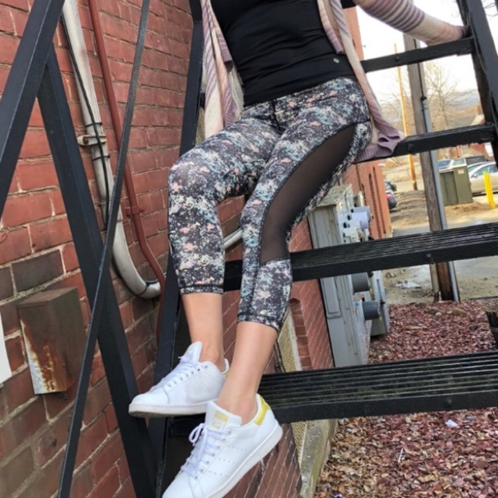 Paintsplash Print active legging/booty enhancing